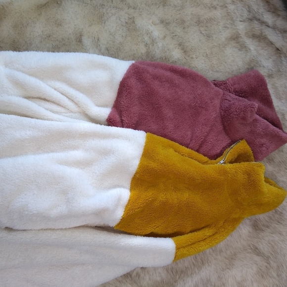 FINAL SALE 🆕🌿FUZZY PULL OVER SWEATERS🌿 - Picture 7 of 11